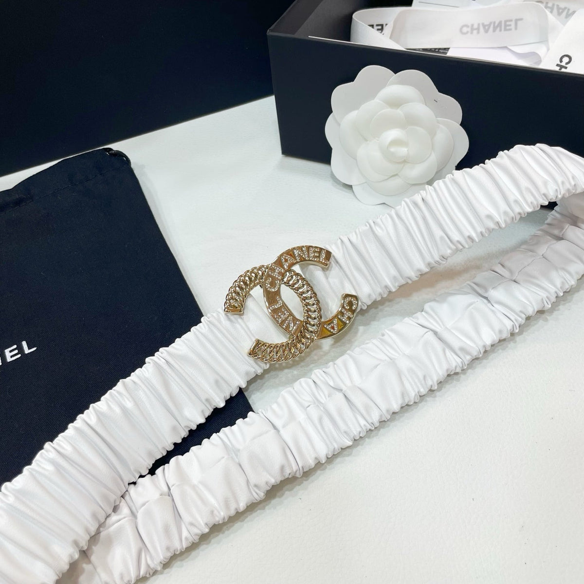 CHANEL DOUBLE  30MM STRETCH BELT IN WHITE CALFSKIN GOLD CHAIN BUCKLE CRYSTAL LOGO