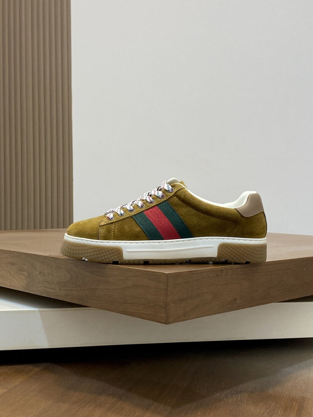 Gucci Stripe Low-Top Sneakers